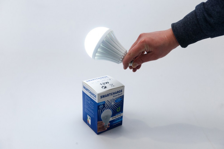 Аварийная светодиодная аккумуляторная лампа Smartcharge Smart Bulb 12 Вт